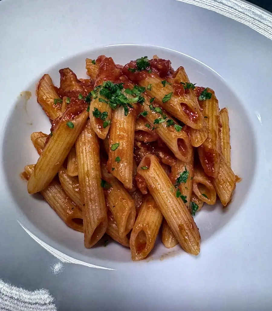 Piatto di penne al sugo servito da Dal Siciliano